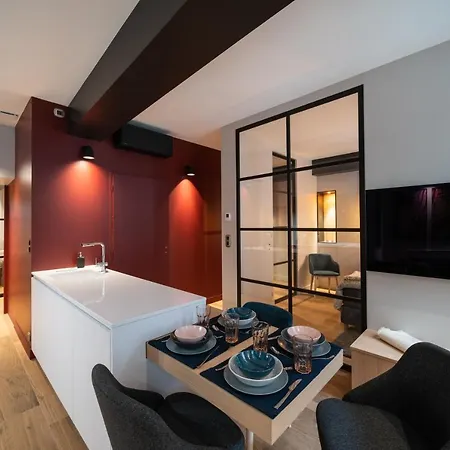 Le Balcon De La Vieille *