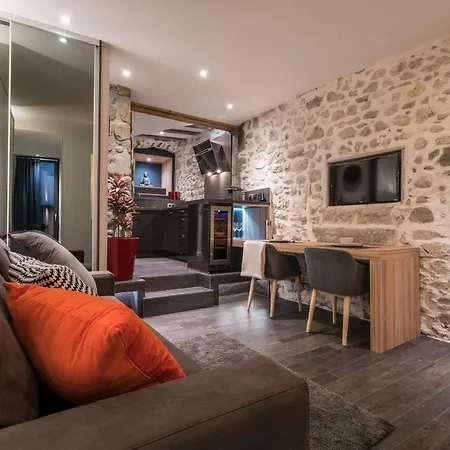 Le Balcon De La Vieille *